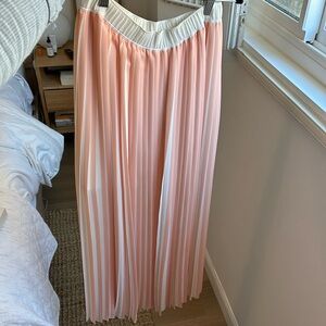 Favorite skirt ever! Great spring staple from club Monaco. Amazing condition.